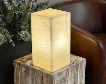 Contemporary Off-White Onyx Lamp: Elegant Natural Stone Decor (12 Inches)