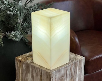 Contemporary Off-White Onyx Lamp: Elegant Natural Stone Decor (12 Inches)