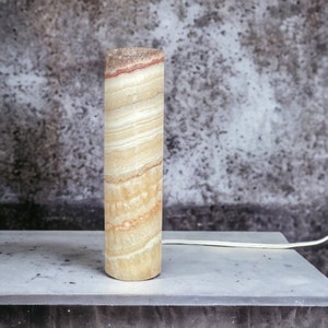 Artisanal Onyx Stone Table Lamp - This elegant Stone Table Lamp adds a touch of luxury to any space - Natural Onyx - Gifts