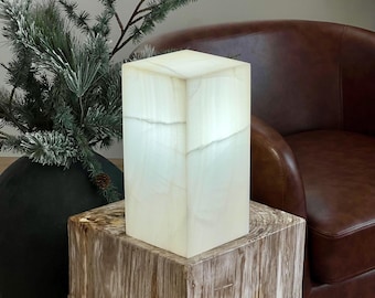 Contemporary Off-White Onyx Lamp: Elegant Natural Stone Decor (12 Inches)