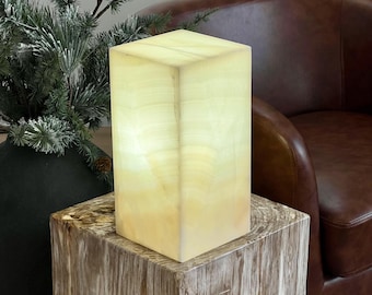 Contemporary Off-White Onyx Lamp: Elegant Natural Stone Decor (12 Inches)