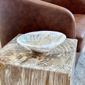 Polished White Onyx Decorative Bowl – Hand-Carved Crystal Catchall (8.5”)