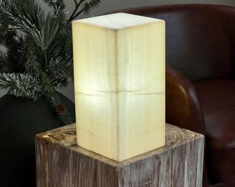Contemporary Off-White Onyx Lamp: Elegant Natural Stone Decor (12 Inches)