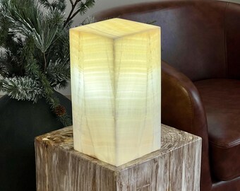 Contemporary Off-White Onyx Lamp: Elegant Natural Stone Decor (12 Inches)