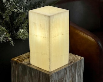 Contemporary Off-White Onyx Lamp: Elegant Natural Stone Decor (12 Inches)