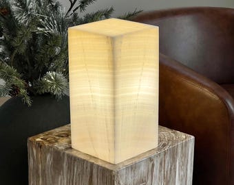 Contemporary Off-White Onyx Lamp: Elegant Natural Stone Decor (12 Inches)