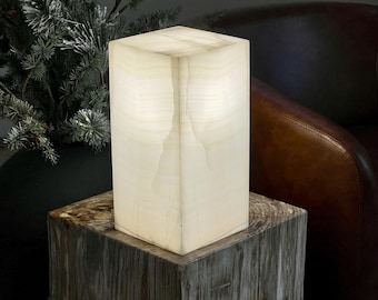 Contemporary Off-White Onyx Lamp: Elegant Natural Stone Decor (12 Inches)