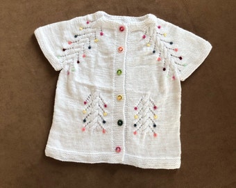 Gilet enfant tricoté main 5-7 ans en blanc