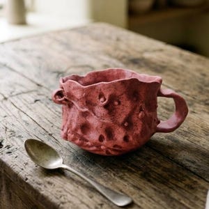 Taza de café Diamante, 100% hecha a mano, Agarre ergonómico y cómodo, gran volumen y muy elegante.