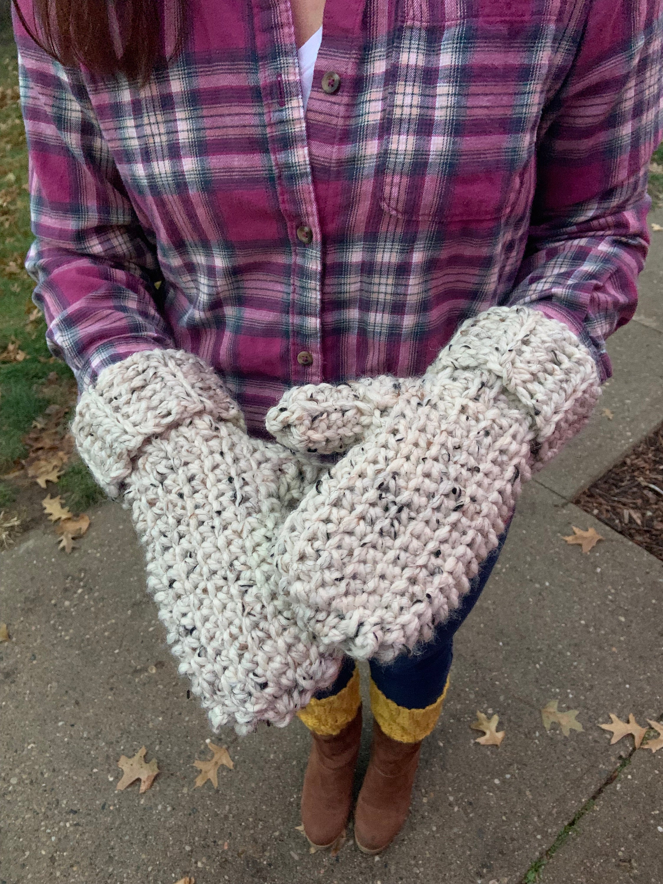 Beginner Bulky Mittens - Free Crochet Pattern - MJ's off the Hook