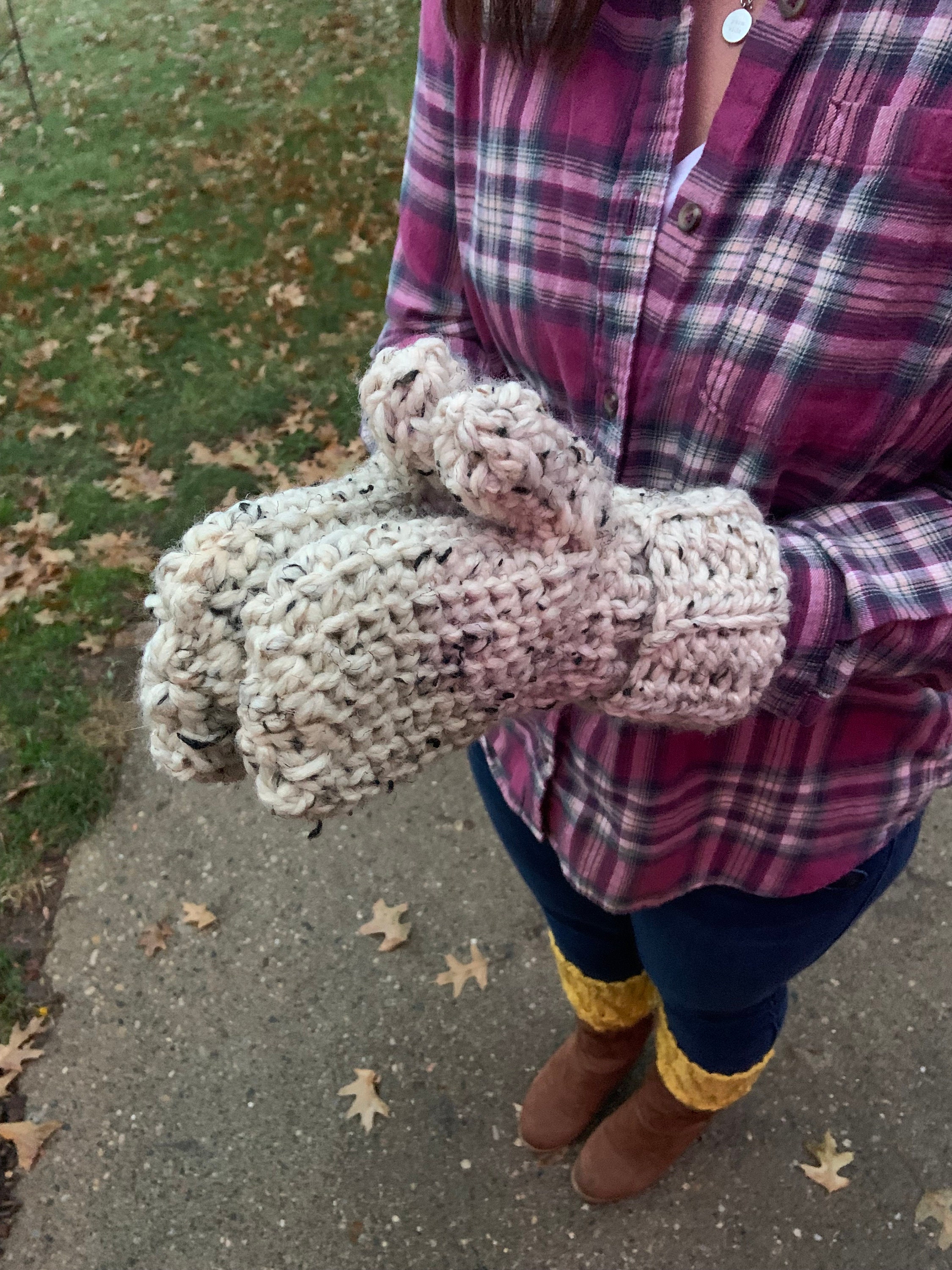 Beginner Bulky Mittens - Free Crochet Pattern - MJ's off the Hook