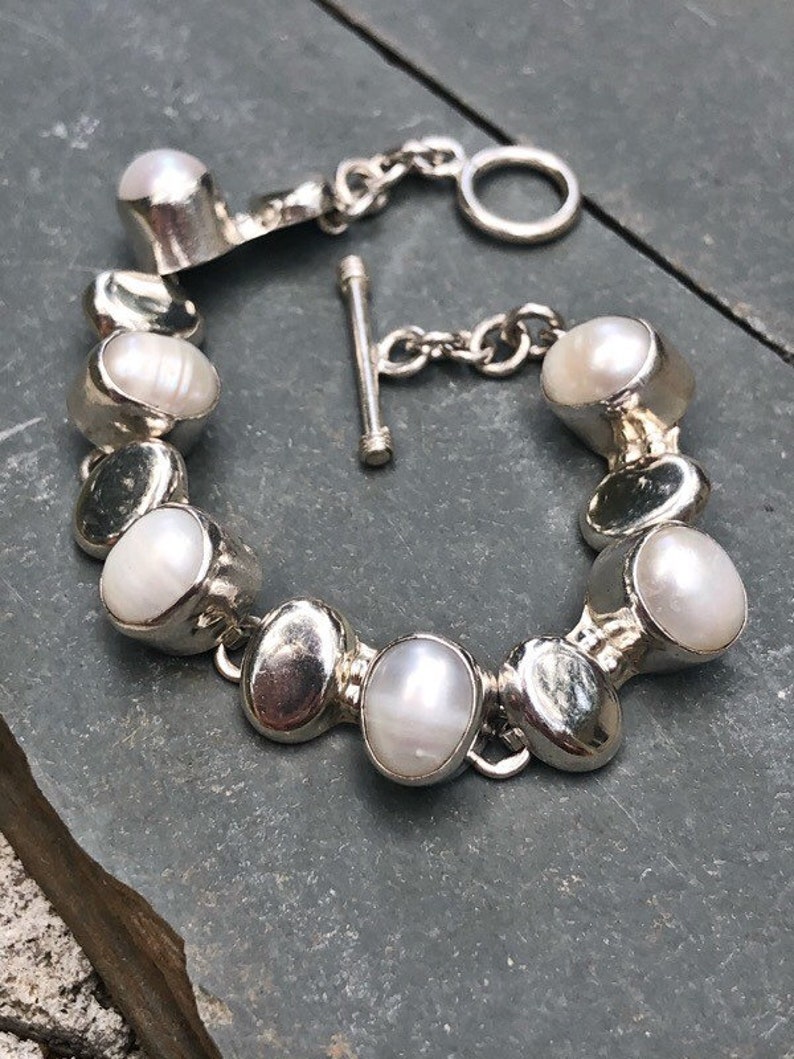 Vintage 925 Heavy Mexican Sterling Silver and Oval Saltwater Pearl Toggle Clasp Chain Bracelet