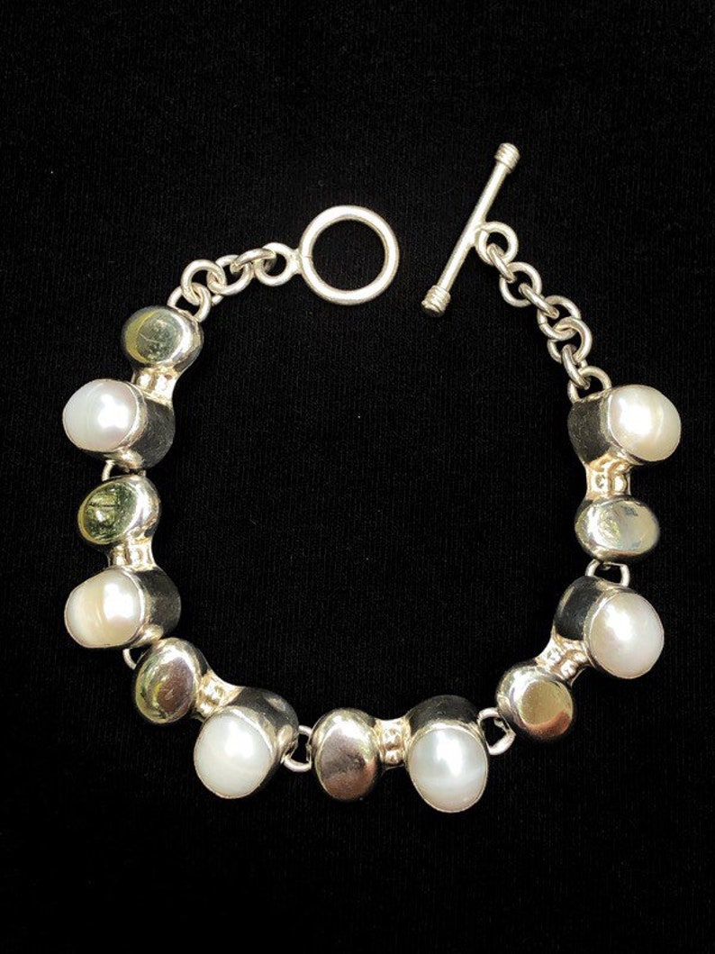 Vintage 925 Heavy Mexican Sterling Silver and Oval Saltwater Pearl Toggle Clasp Chain Bracelet