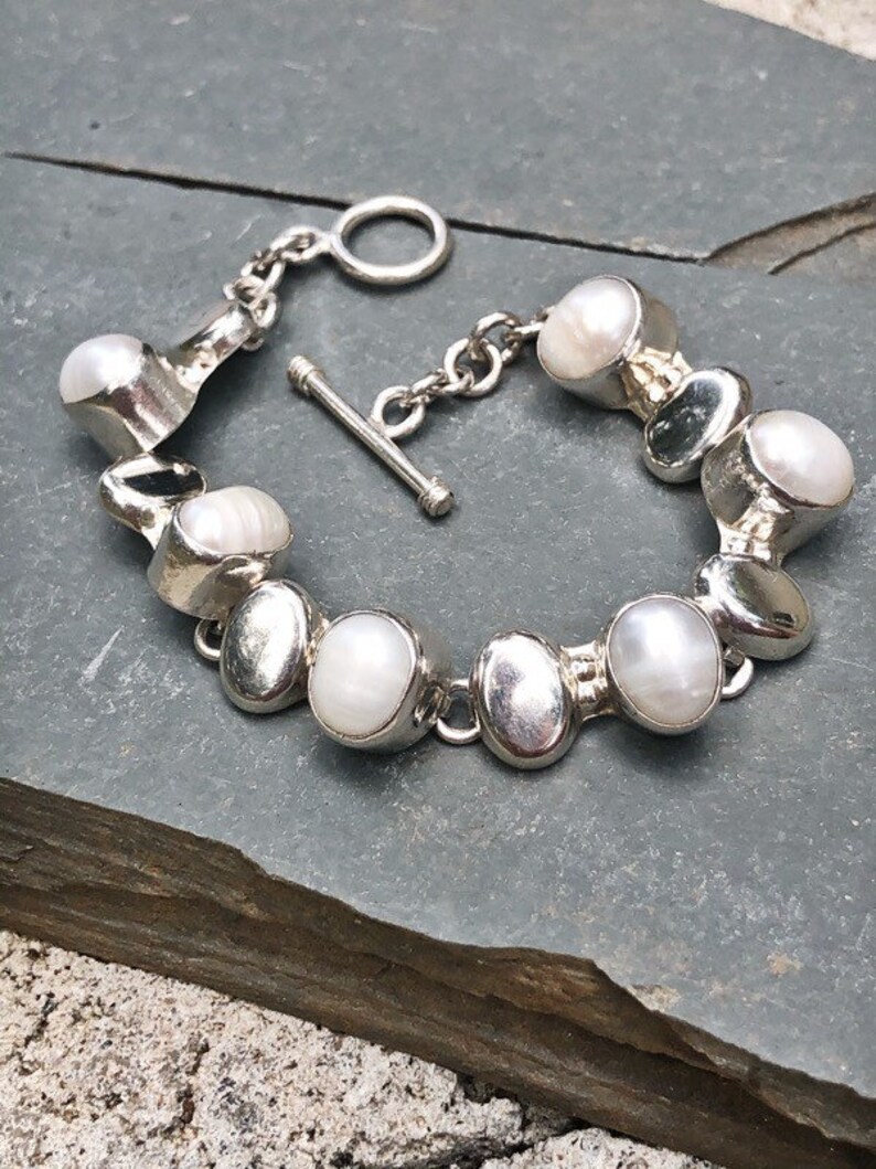 Vintage 925 Heavy Mexican Sterling Silver and Oval Saltwater Pearl Toggle Clasp Chain Bracelet