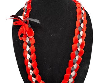 Collar de graduación personalizado / Clase de 2026 / Collar de cintas rojas, blancas y negras / Regalo de graduación hecho a mano