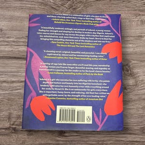 La muchacha de la voz fuerte de Abi Daré Novela de ficción literaria de tapa dura imagen 4