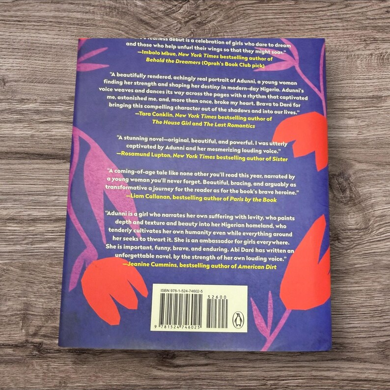 La muchacha de la voz fuerte de Abi Daré Novela de ficción literaria de tapa dura imagen 4