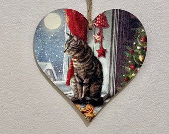 Decoupaged Christmas Cat Wooden Heart Plaque: Festive Ornament / Cat lovers gift / Christmas ornament / Tabby Cat