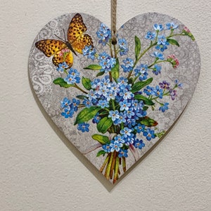 Plaque coeur en bois découpé Forget Me Not et papillon 15 cm / Décoration Forget Me Not / Cadeau de départ / Cadeau pour la fête des Mères / Cadeau souvenir
