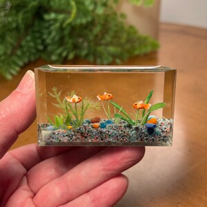 Miniature Goldfish Aquarium, Multi-Color Gravel, 1:12 Scale