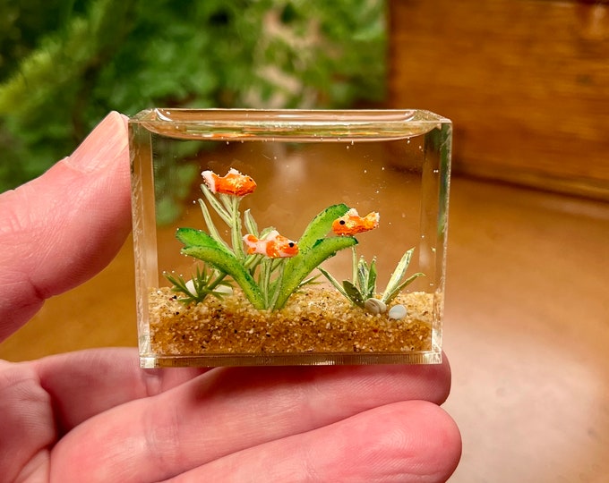 Curated visual reference: Picture Idea: Miniature Goldfish Aquarium Smaller Size Natural Brown Gravel Multi