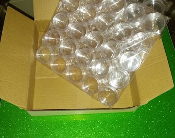 Lip scrub containers with lids. 50 5G/ML containers.