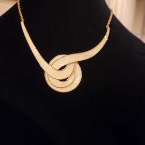Elegant Vintage Monet Cream Enamel Gold Tone Choker