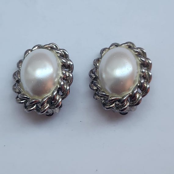 Elegant Vintage Ann Klein Oval Silver Tone Faux Pearl Clip on - Main Image