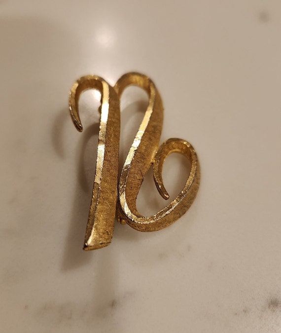 Vintage Gold Tone Initial script "N" by "Mamselle"