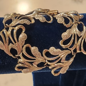 Vintage Sarah Coventry Silver Tone Flower Bracelet