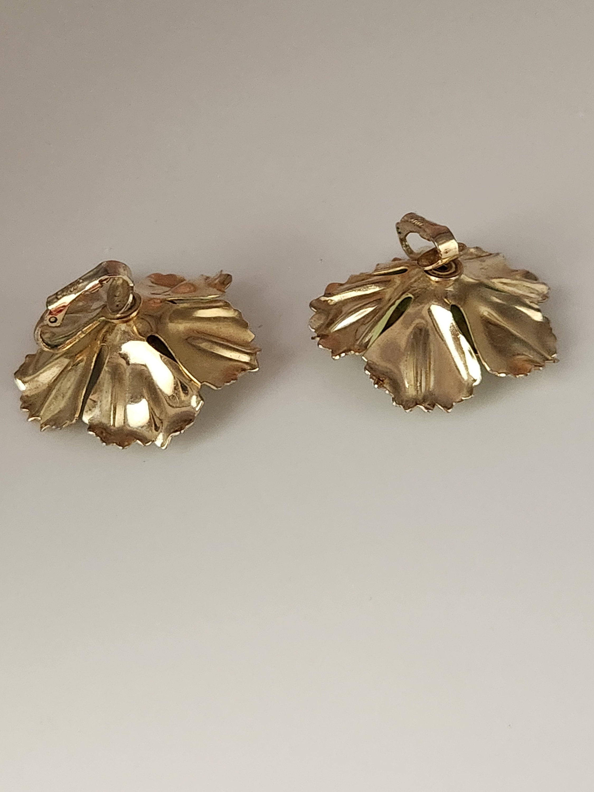 Boucles D'oreilles Clips Rétro Couleur Or Avec Fleur Et émail Vert - Modèle A20
