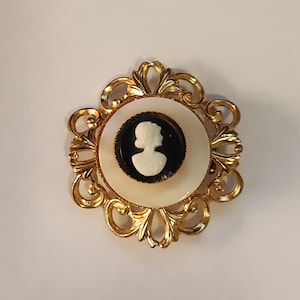 Vintage Gold Tone Filigree Cameo Brooch