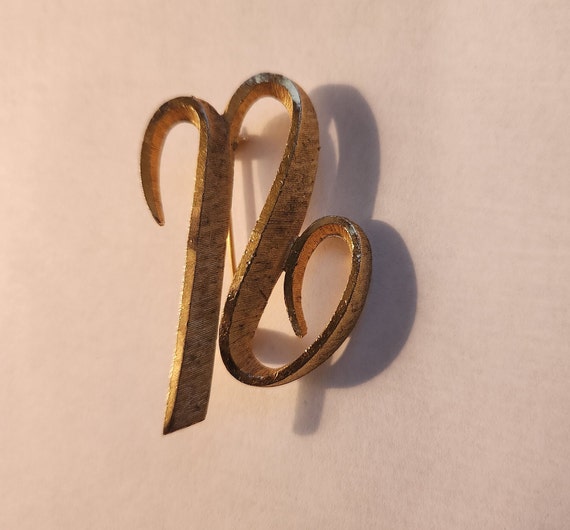 Vintage Gold Tone Initial script "N" by "Mamselle" - image 2