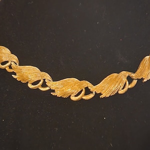 Vintage Monet Gold Tone Textured Leaves Necklace