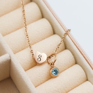Collar de niña de flores personalizado, regalo de niña de flores de agradecimiento, collar personalizado para niñas pequeñas, collar inicial de niño pequeño para niñas