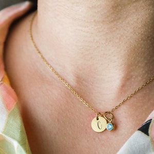 Collar de piedra de nacimiento personalizado con inicial, collar personalizado para mamá, collar de mes de nacimiento delicado, collar diario, regalo de dama de honor