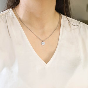 Initial Necklace, custom Gold Disc, Necklace For Mom, Initial Charm, Initial Disc, Minimalist Necklace, Grandma Necklace, Family Necklace