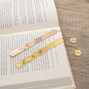 Personalized birth flower bookmark, custom name bookmark for women, metal engraved bookmark with name, Christmas gift, book lover gift,