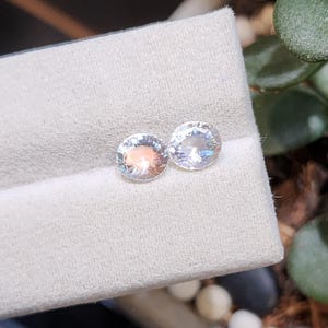 ECHTE regenboogmaansteen, 1,66 kt 6,4/5,7/4,0 mm, rond uitstekende geslepen helderheid blauw roze geel vuurmaansteen losse gefacetteerde edelsteen.