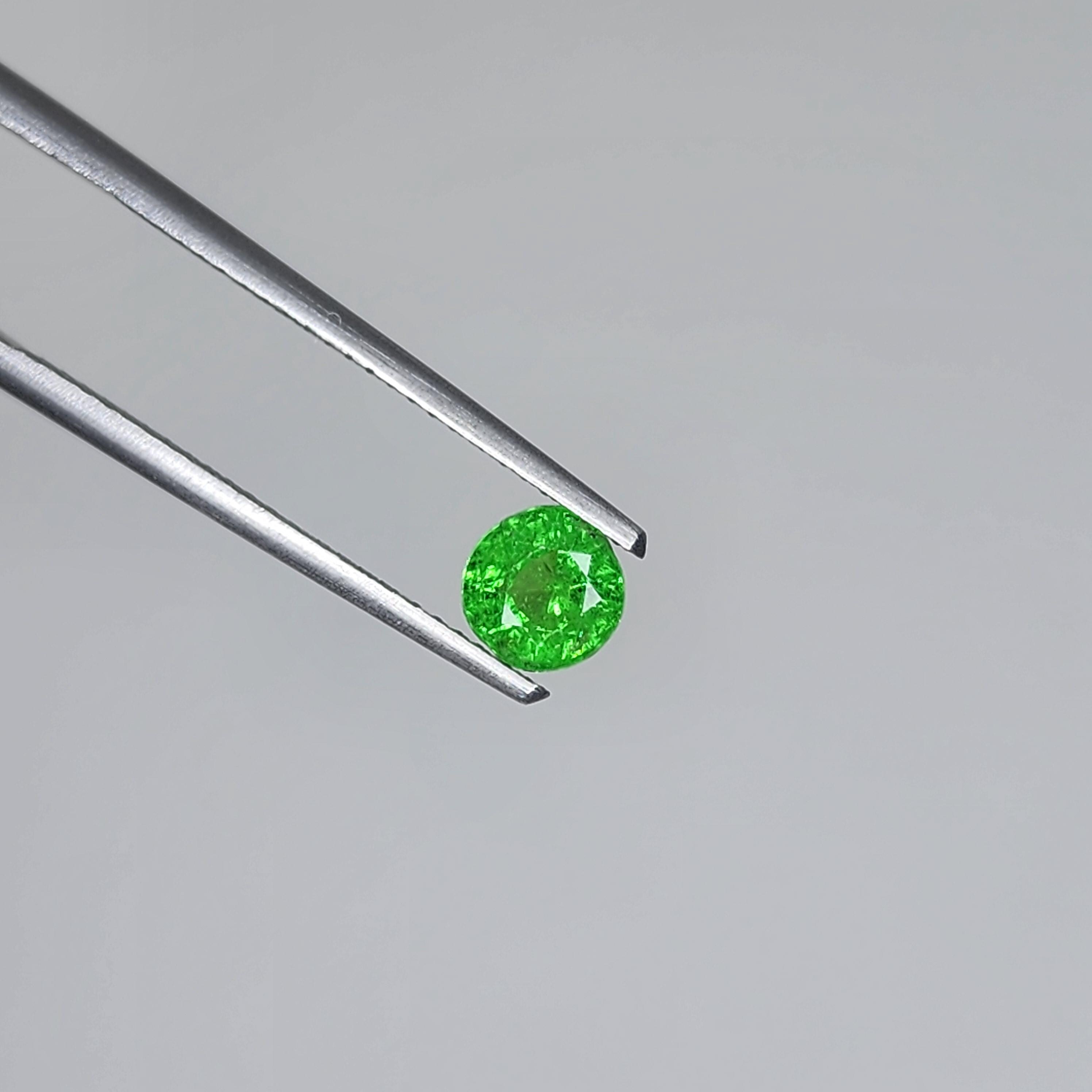 Tsavorite 0.68cts 5.1mm Round Loose Gemstone muzo green Natural Tsavorite  100% Natural vivid Green Tsavorite rare gems made to order
