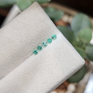 Natural Emerald 2mm Round 5 pieces Diamond cut Natural loose gemstone for jewelry making. Nice Vivid Green Emerald