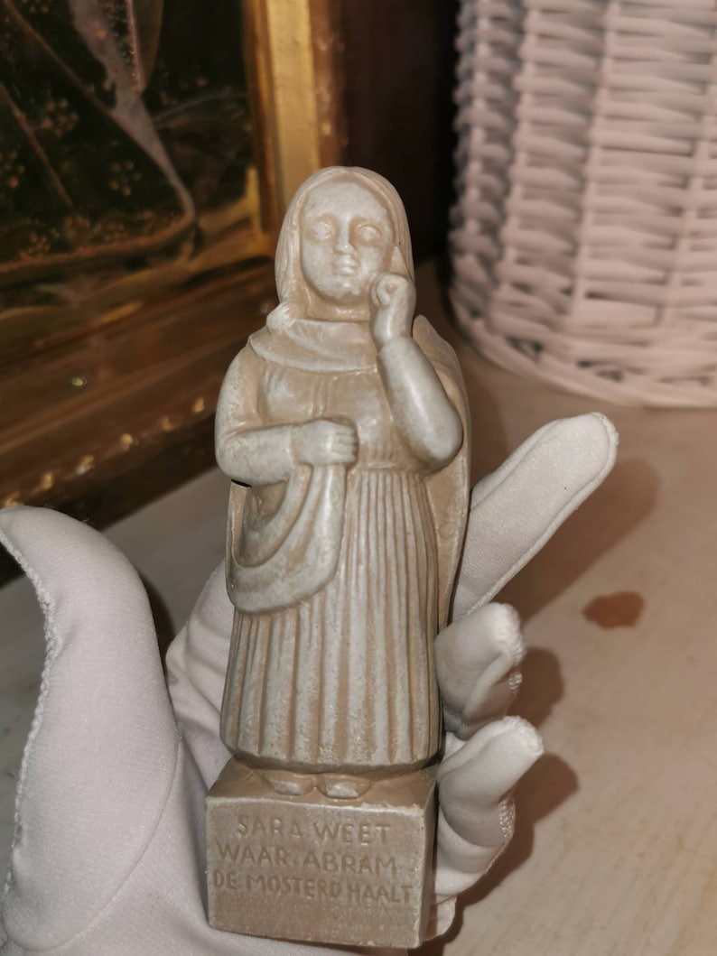 Sara Weet Waar Abraham De Mosterd Haalt Figurine Sara Knows Etsy Sara Weet Waar Abraham De Mosterd Haalt Figurine Sara Knows Etsy
