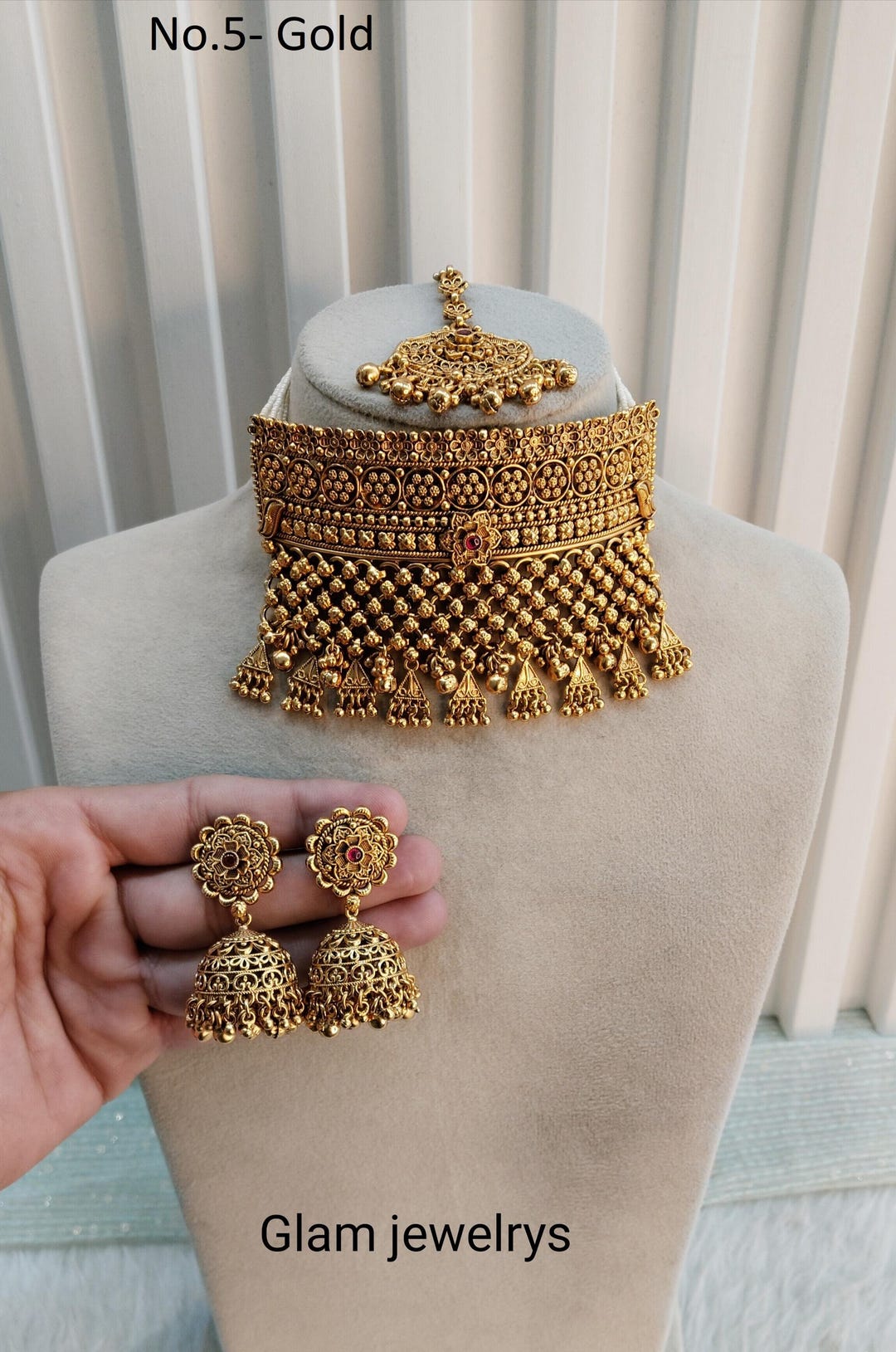 elegant gold choker set design