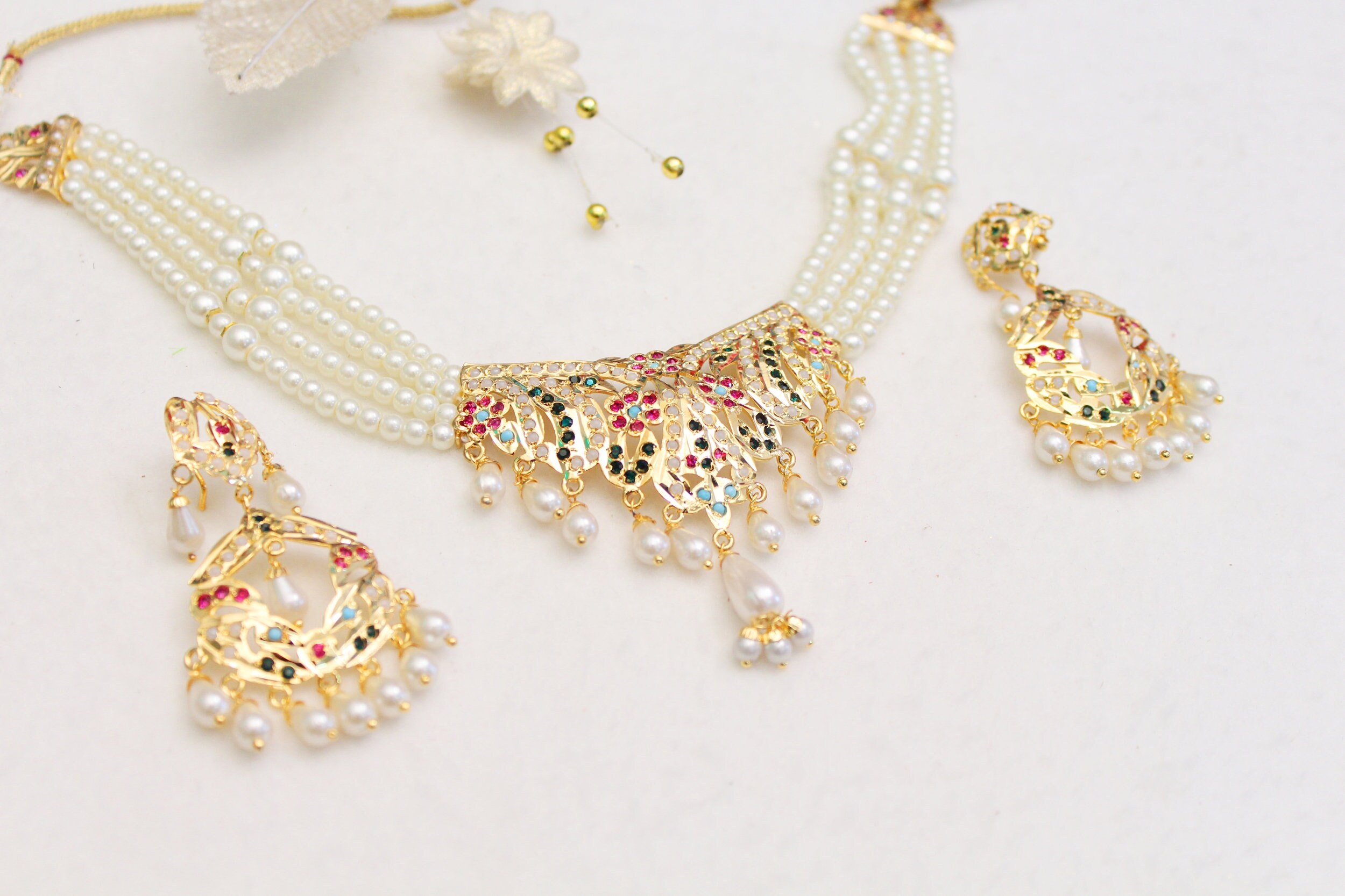 Get Pipal Patti Gold Set Background
