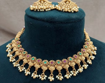 Indiase sieradenset met goudafwerking, kristallen stenen ketting met oorbellen