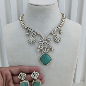 Indian Jewelry/Moissanite Kundan Green, Multicolor next to real necklace Set/ Indian Wedding Kundan Ethnic Jewellery / Bridal Sonalika Set