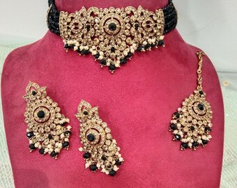 Set di gioielli da sposa indiani: collana, orecchini e set Tikka Darwin Ventura in oro Bollywood - Italia Set di gioielli da sposa indiani: collana, orecchini e set Tikka Darwin Ventura in oro Bollywood - Italia