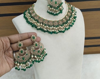 Set Gioielli Indiani Da Sposa Oro Antico Con Collana, Orecchini Jhumka E Maang Tikka - Rosa Caldo, Zirconi E Perle