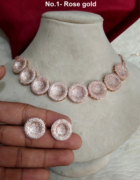 Set of gold necklace and earrings shop