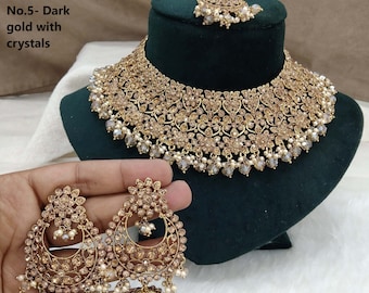Conjunto de joyas nupciales indias, collar, pendientes y tikka chapados en oro rosa.
